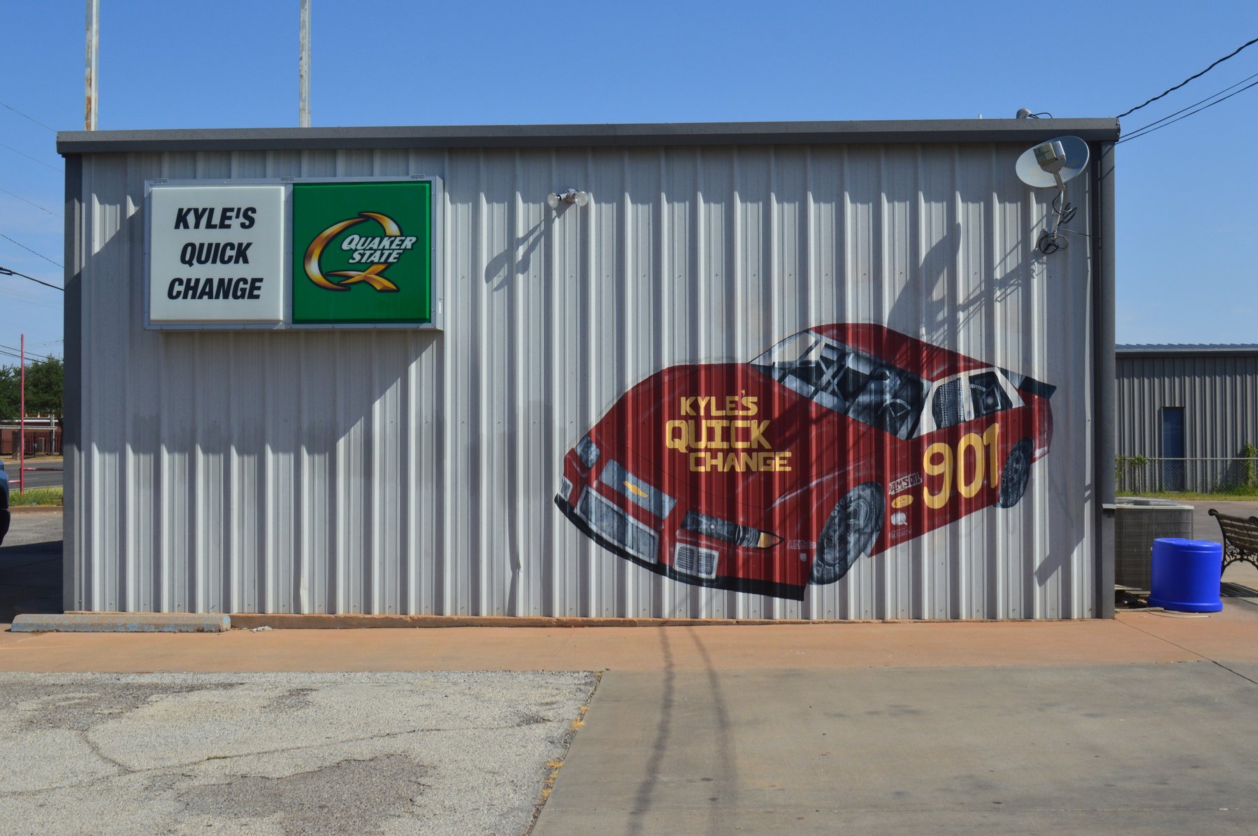 Kyle's Quick Change drive-through oil change bays — Wichita Falls, TX